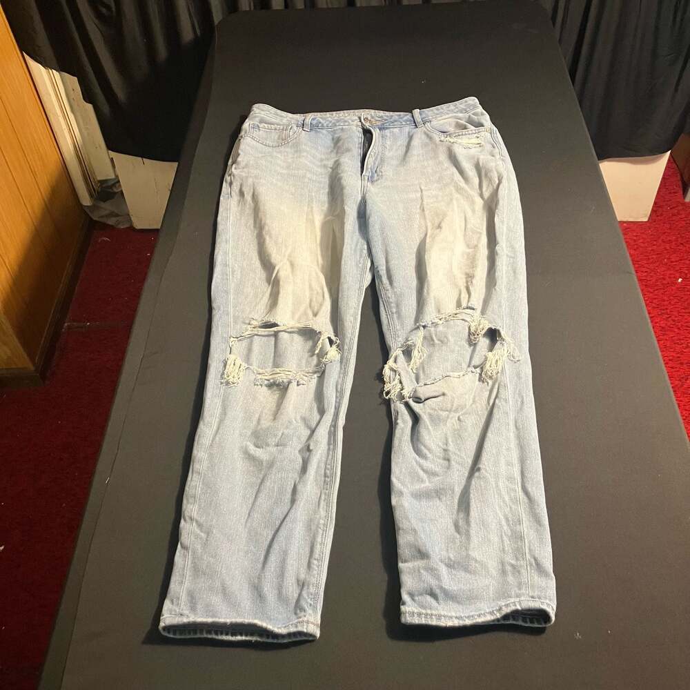 American Eagle Mom Jean Light Wash Ripped Distressed Denim Size 16 Regular
